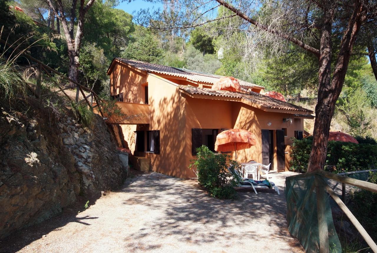 Residence Sud Est Porto Azzurro Bagian luar foto